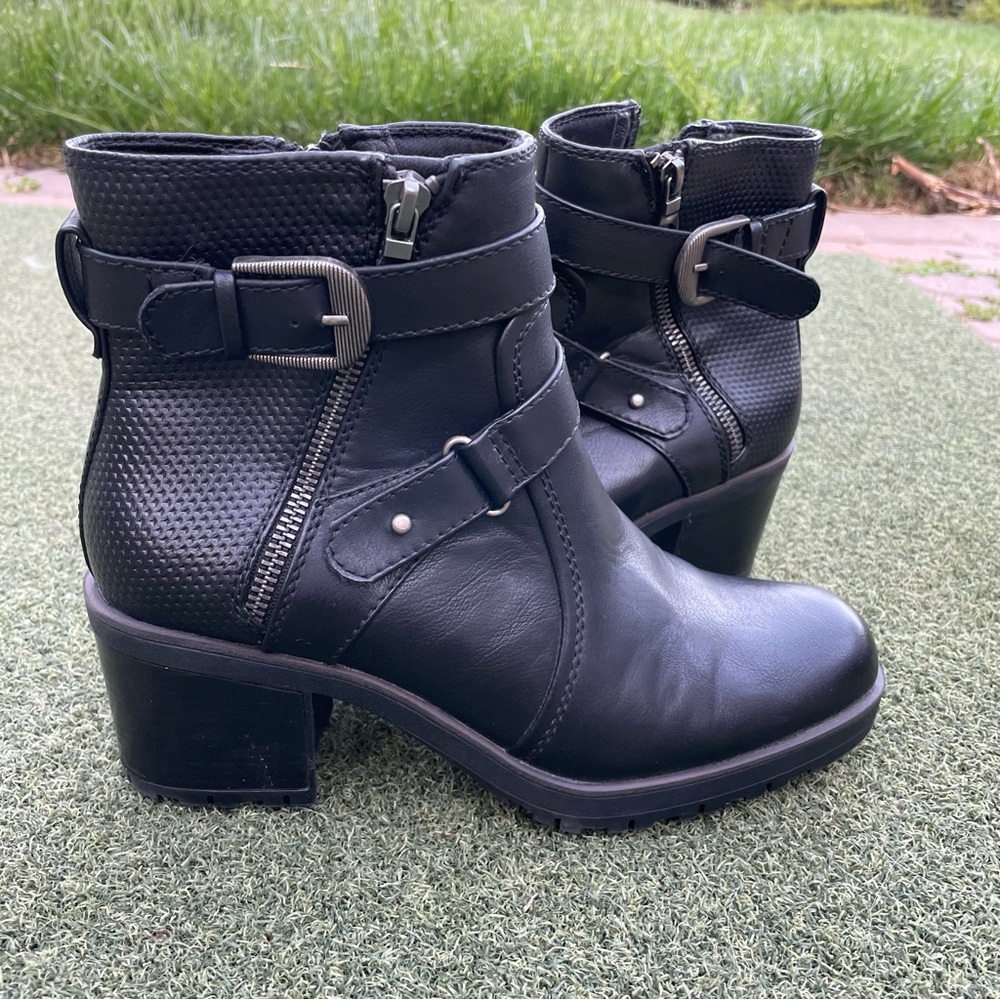 Womens like new booties